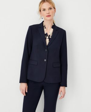 The Notched Two Button Blazer in Seasonless Stretch – Curvy Fit