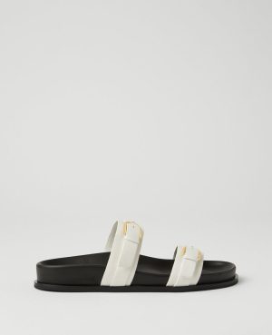 Weekend Collection Buckle Leather Sandals
