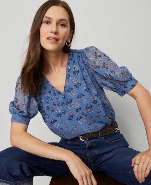Floral V-Neck Popover